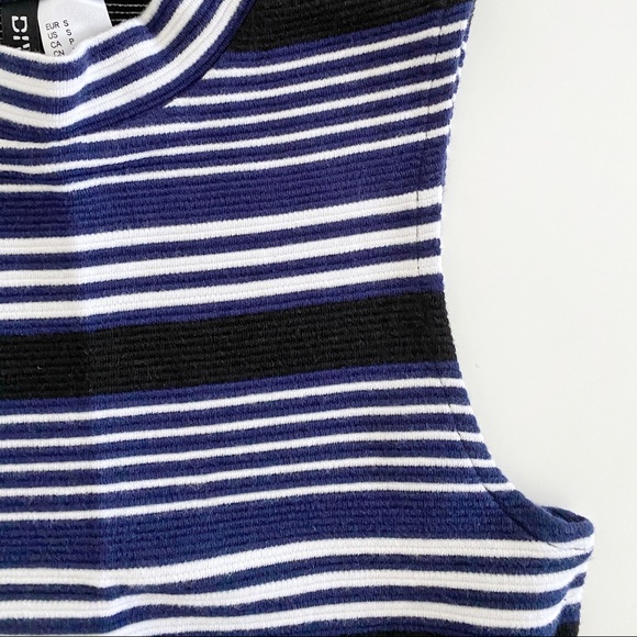 Sleeveless Striped Top - Picture 3 of 4